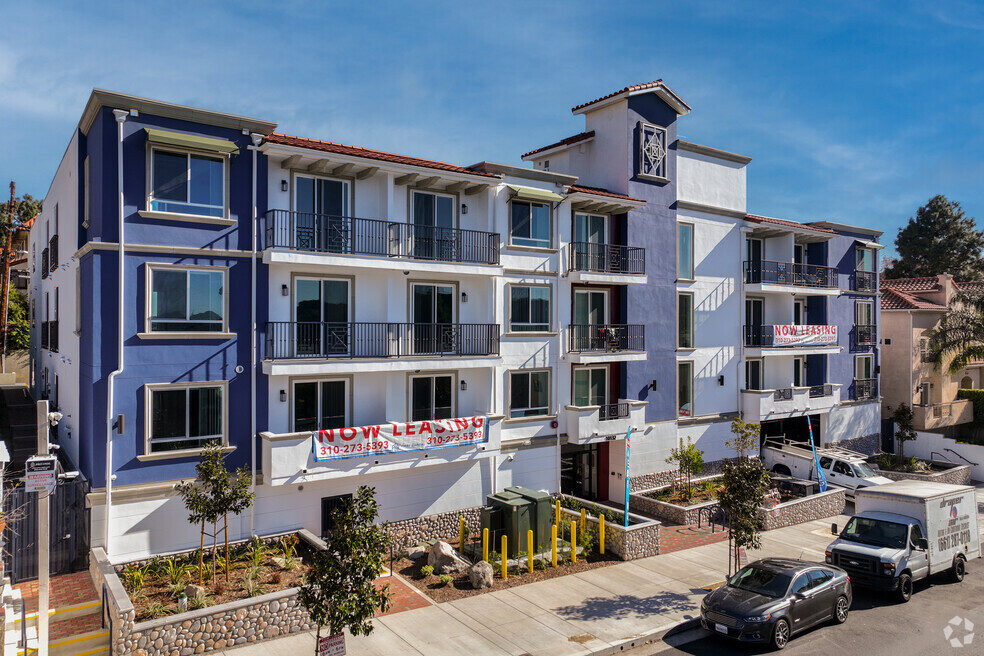 Commerce Villas exterior four-story facade